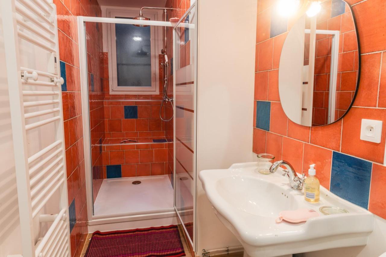 L'etablisement Toimoinou: Market View, Steps From Sea Apartment *